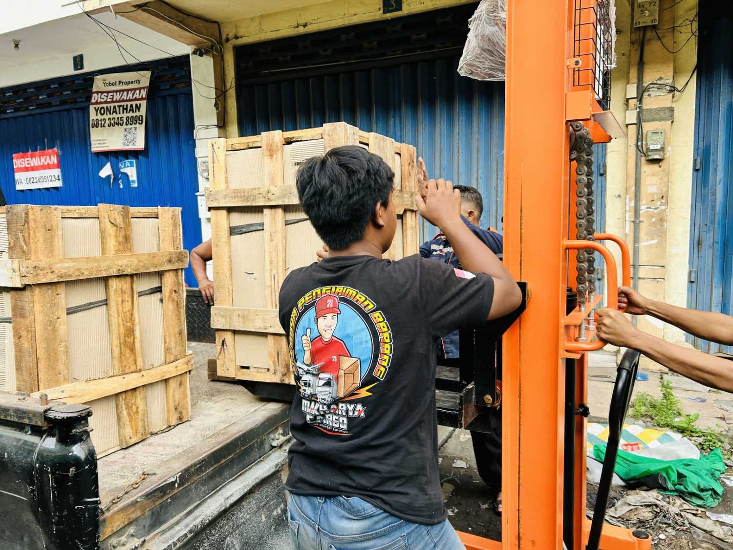 Tampilan sistem tracking barang pontianak selama pengiriman 