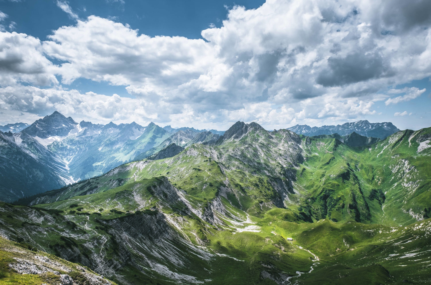 Bergpanorama am Jubiläumsweg in den Alpen