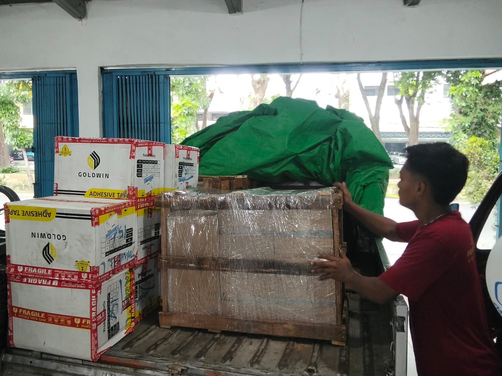 jasa cargo Surabaya Bogor untuk pengiriman barang berat