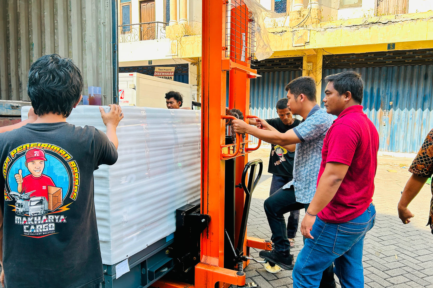 cargo barang besar palopo untuk pengiriman mesin dan furniture 