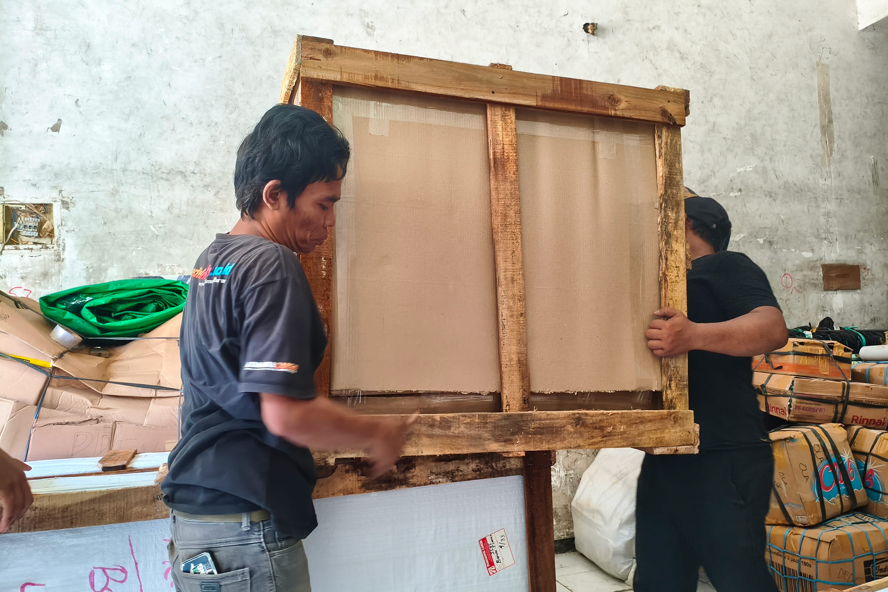 sistem kg pengiriman cargo berdasarkan berat aktual dan volume