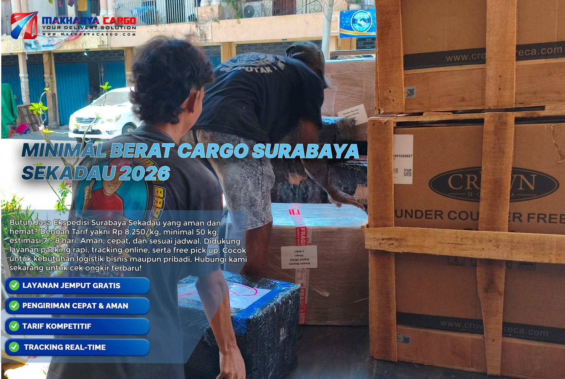 Minimal berat cargo Surabaya Sekadau saat menimbang paket sebelum pengiriman.