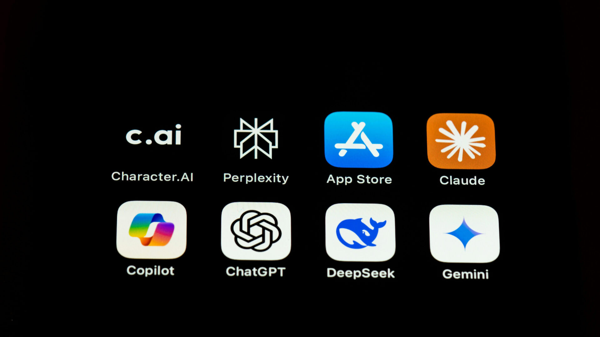 Co to jest Gemini AI? Gemini AI to rodzina modeli językowych (LLM – Large Language Models), stworzonych przez Google.