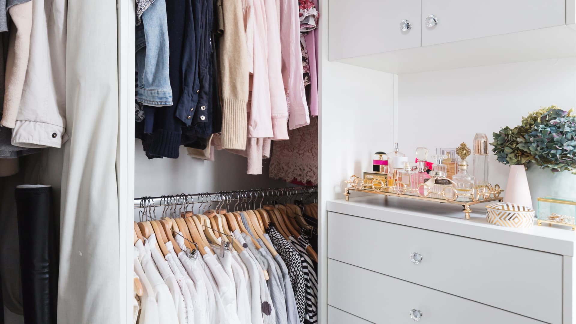 https://sp-ao.shortpixel.ai/client/to_webp,q_lossless,ret_img,w_1920,h_1080/https://unclutteredsimplicity.com/wp-content/uploads/2021/11/Small-Walk-in-Closet-Organization-Ideas.jpg