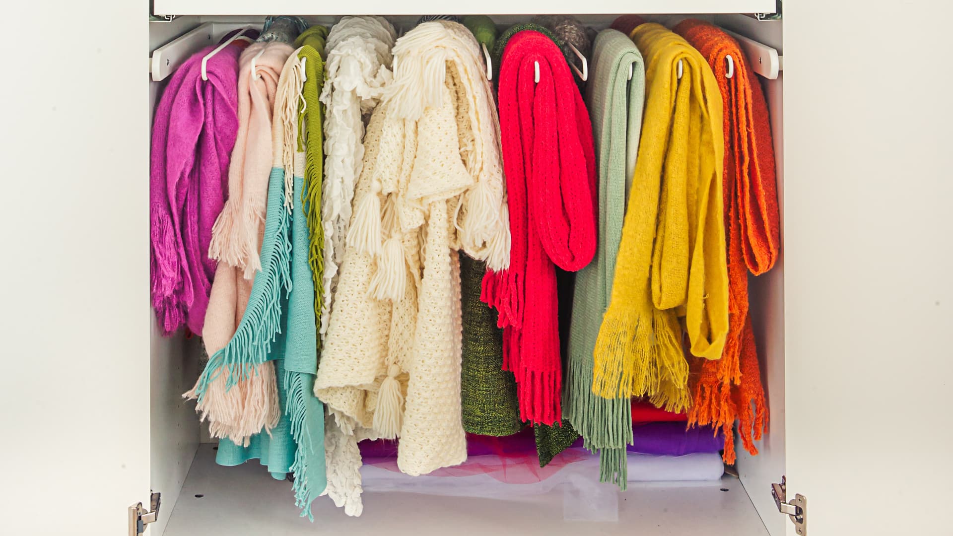 how to organize scarves_header