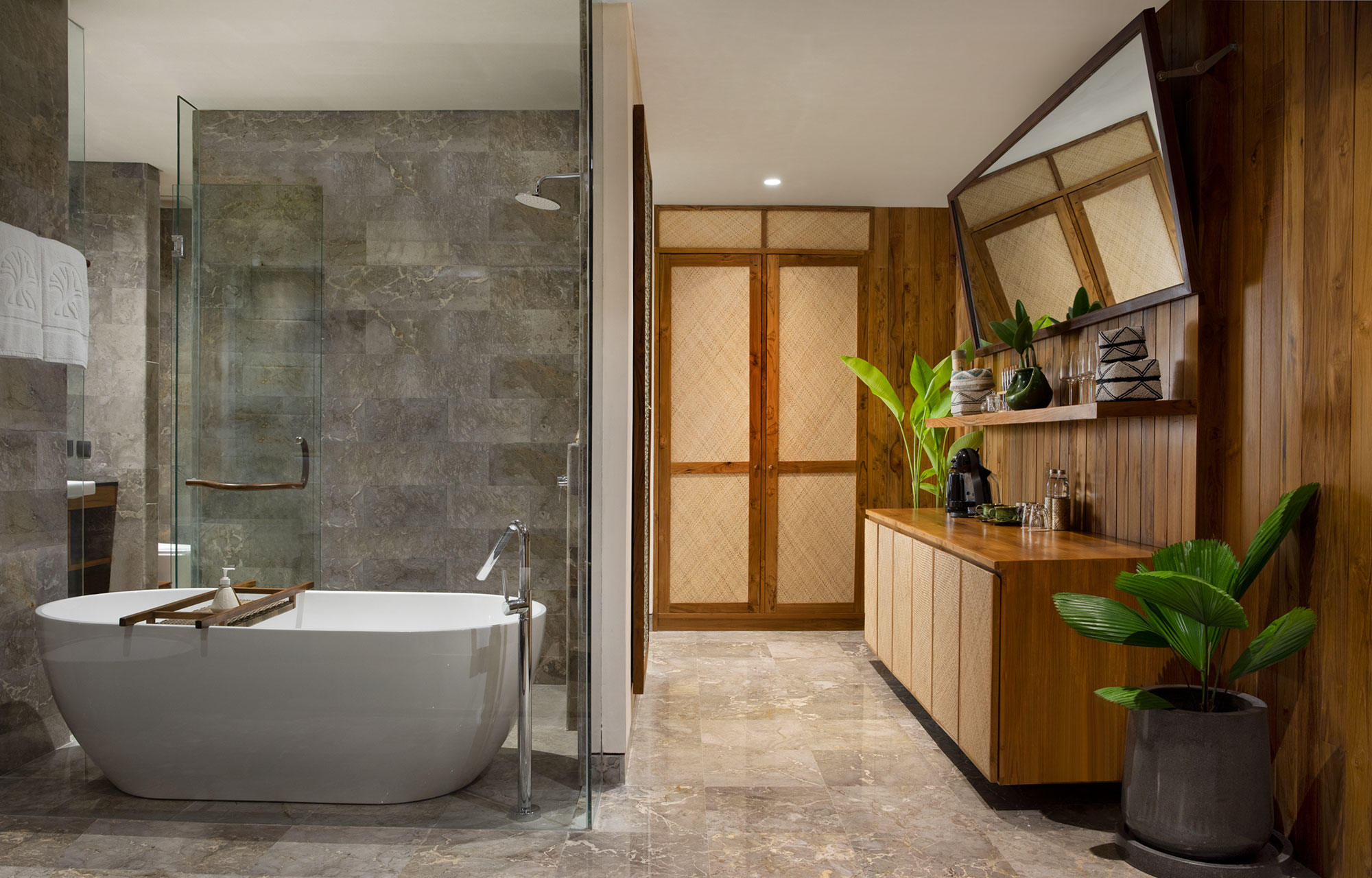 Adiwana Suweta accommodation - Bath room