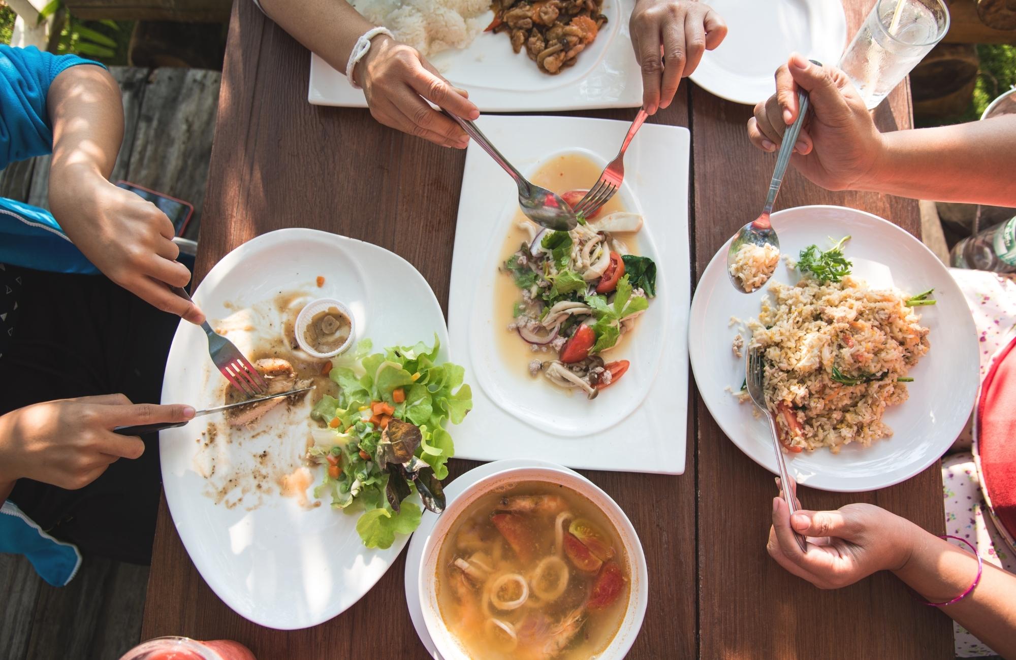 dinner, dine, eat, affordable travel tips