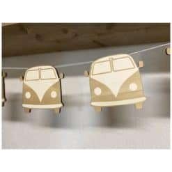 kinderkamer houten slinger met vintage busjes