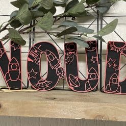Houten decoratieletters in ruimte thema