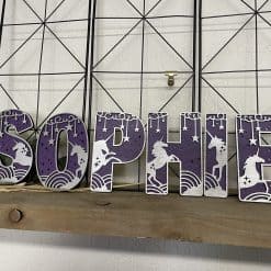 Houten decoratie letters in eenhoorn thema