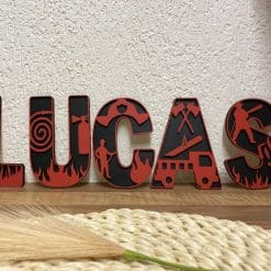 Houten decoratieletters in brandweer thema