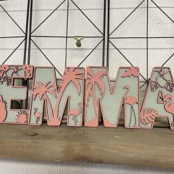 Houten letters in flamingo thema, naam in houten flamingo letters