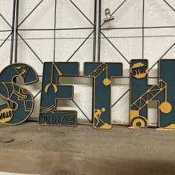 Houten decoratieletters in bouwplaats thema