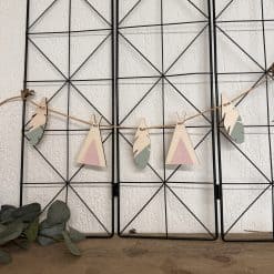 Houten mini slinger tipi en veren