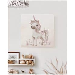 Kinderkamer muur met een canvas schilderij met eenhoorn afbeelding