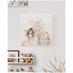 Kinderkamer muur met canvas schilderij met afbeelding van elfje en haar huisje