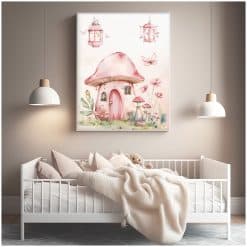 Babykamer met grote poster boven het bed met elvenhuisje en lampjes