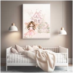 Kinderkamer met grote poster. Elfje en elvenhuisje