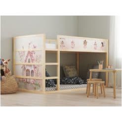 Kinderkamer met ikea kura bed sticker en elvenhuisje
