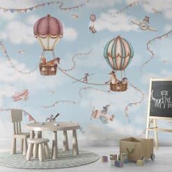 Kinderkamer fotobehang met dieren in luchtballonnen en vliegtuigjes tussen de wolken
