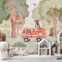 Kinderkamer fotobehang met brandweerauto en bosdieren illustratie zoals beer, hert en vos in het bos
