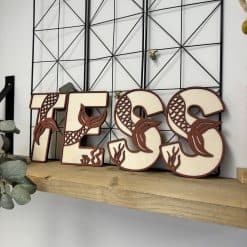 Houten letters zeemeermin staart