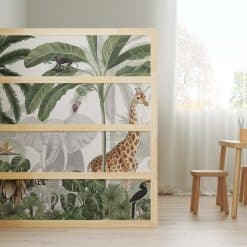 Kinderkamer Kura bed met jungle stickers