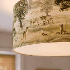 Detail Kikki Belle Forest Fun plafondlamp kinderkamer met herten, vos, konijnen en andere dieren uit het bos