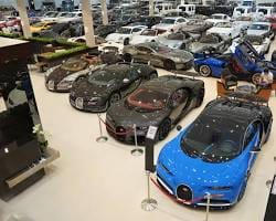 صفوف السيارات في معارض دبي للسيارات المستعملة بمنطقة العوير.