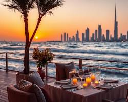 إطلالة بانورامية من أحد المطاعم ولا في نخلة جميرا بالضرورة هادئة للزواج.