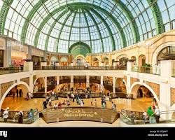 الممرات الداخلية داخل مول الإمارات دبي