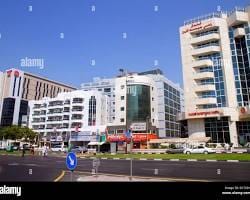 منطقة الرقة في دبي يظهر المباني السكنية والنشاط التجاري في منطقة ديرة الحيوية.