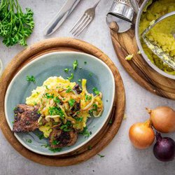 Rinderleber mit Sellerie-Kartoffelstampf und Schmorzwiebeln Rezept