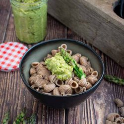 Grüner Spargel Pesto aus grünem Spargel Rezept