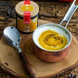 Kürbissuppe mit Kokosmilch und Curry – Wärmender Genuss für kalte Tage
