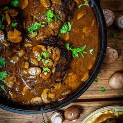 Salisbury steak Hacksteak in Pilzsoße Rezept
