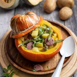 Gefüllter Kürbis mit Kartoffel-Bohnen-Eintopf Rezept
