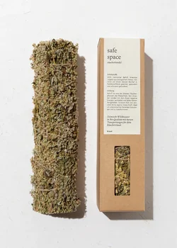 Räucherbündel von Kruut aus verschiedenen Pflanzen für spirituelle Reinigung und Aromatherapie