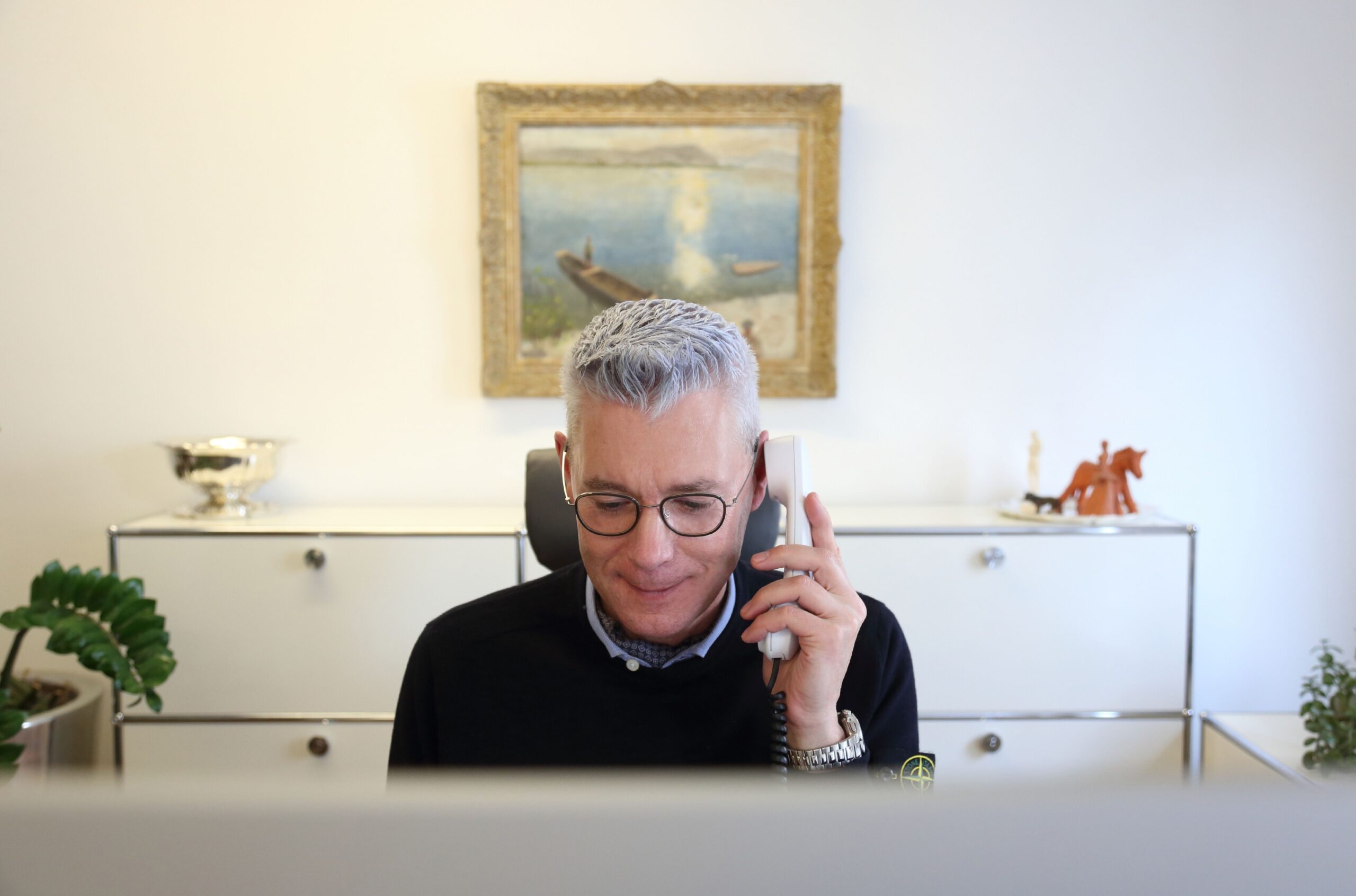 Herr Hertle telefoniert