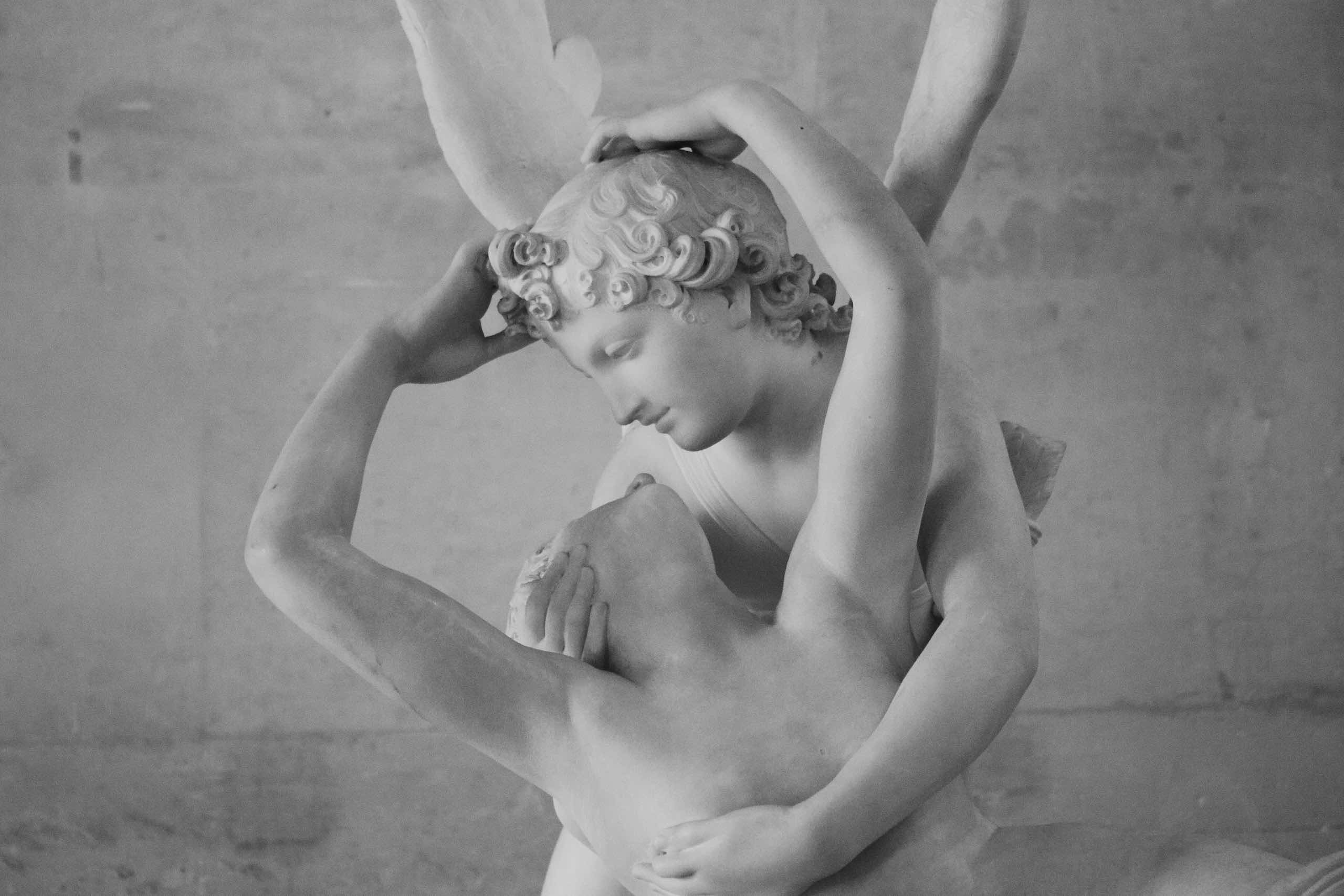 Love(ers) on MDMA. Angel statues looking deeply into their eyes.