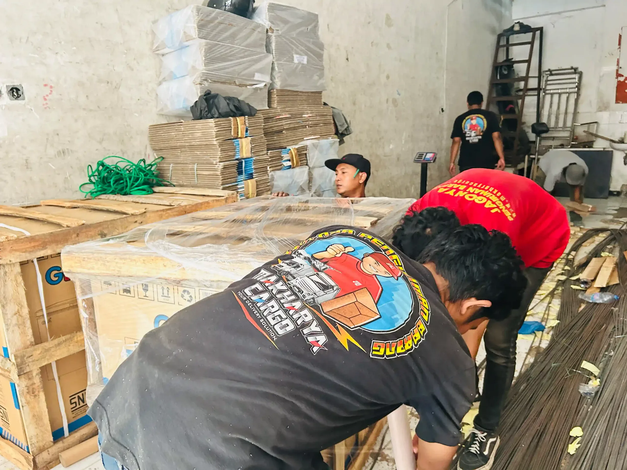 Biaya kirim Surabaya Bogor menggunakan layanan cargo darat