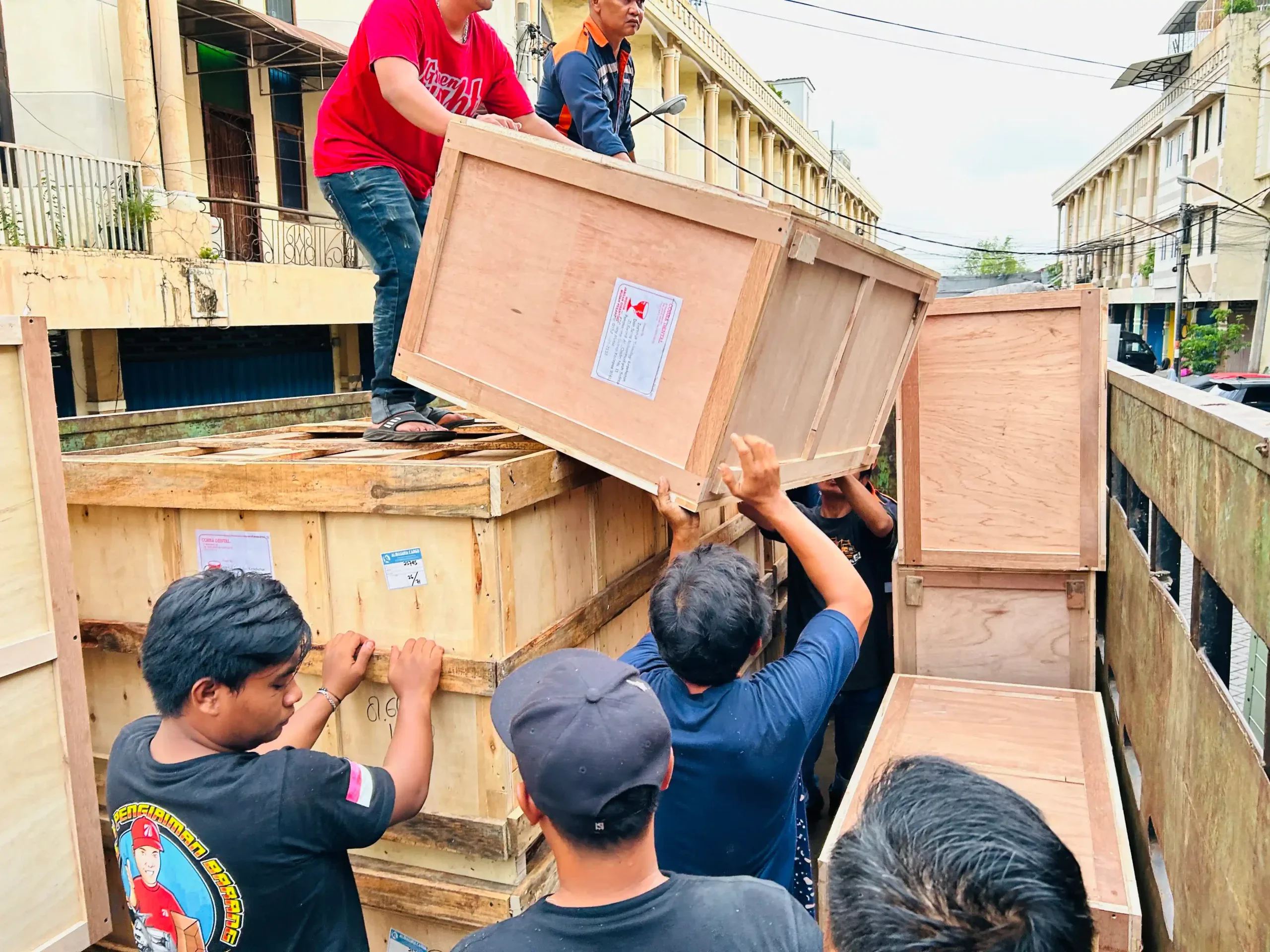 Cargo Surabaya Bogor untuk pengiriman barang besar dan berat