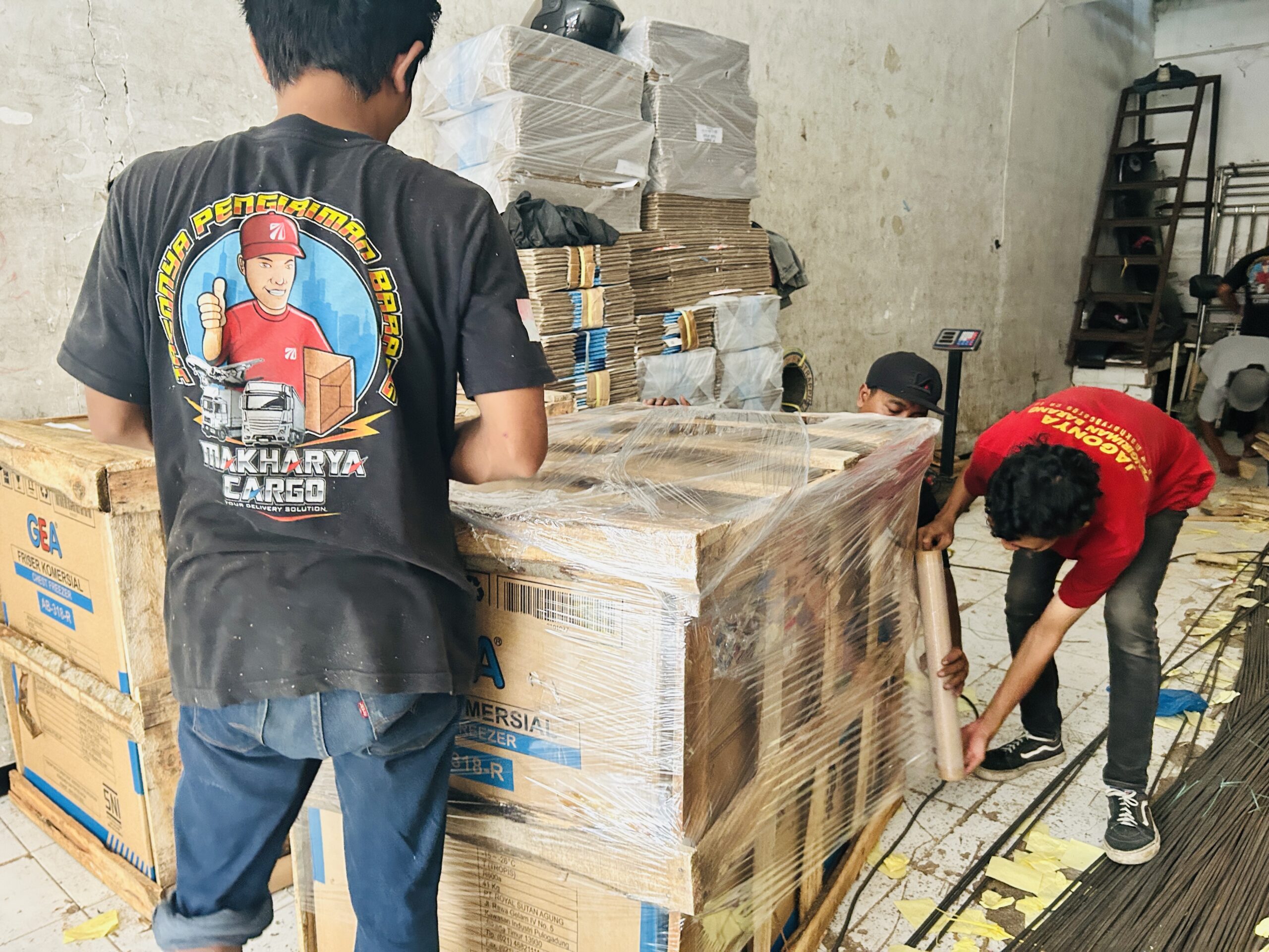 Cek resi pengiriman Surabaya Bogor untuk melacak status paket