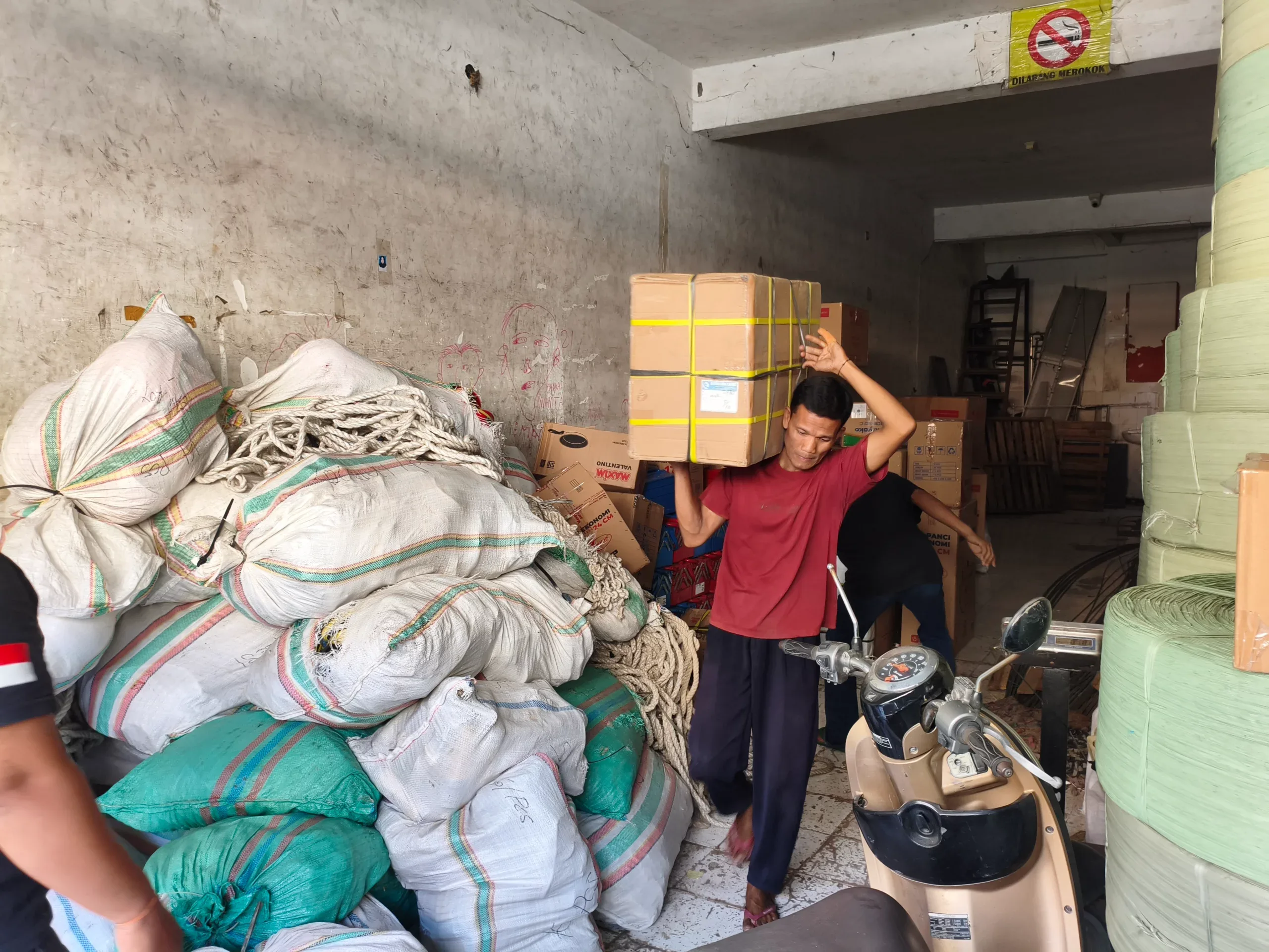 Lama pengiriman Surabaya Manggar dipengaruhi jadwal kapal dan proses distribusi logistik.