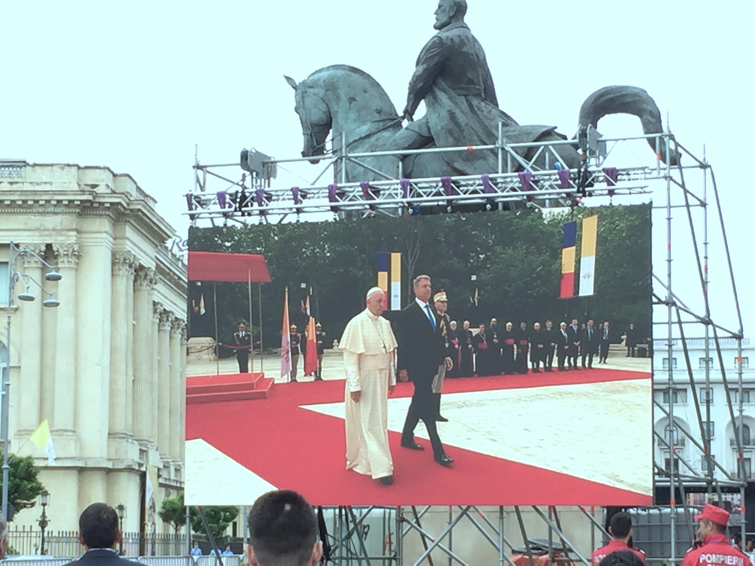 Aplicatii ecrane LED Vizita Papa