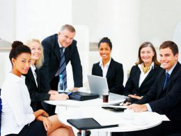 Người lao động nước ngoài bắt buộc phải có giấy phép lao động không?