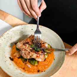 What to know about working with a food photographer?