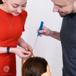 Постановка рук при плетении косичек