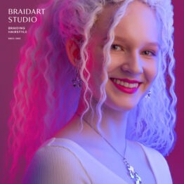 Белые афрокудри, заплетение в Санкт-Петербурге.