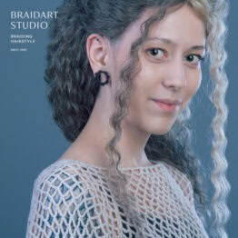 Кудри Круэлла, заплести в студии в Петербурге.